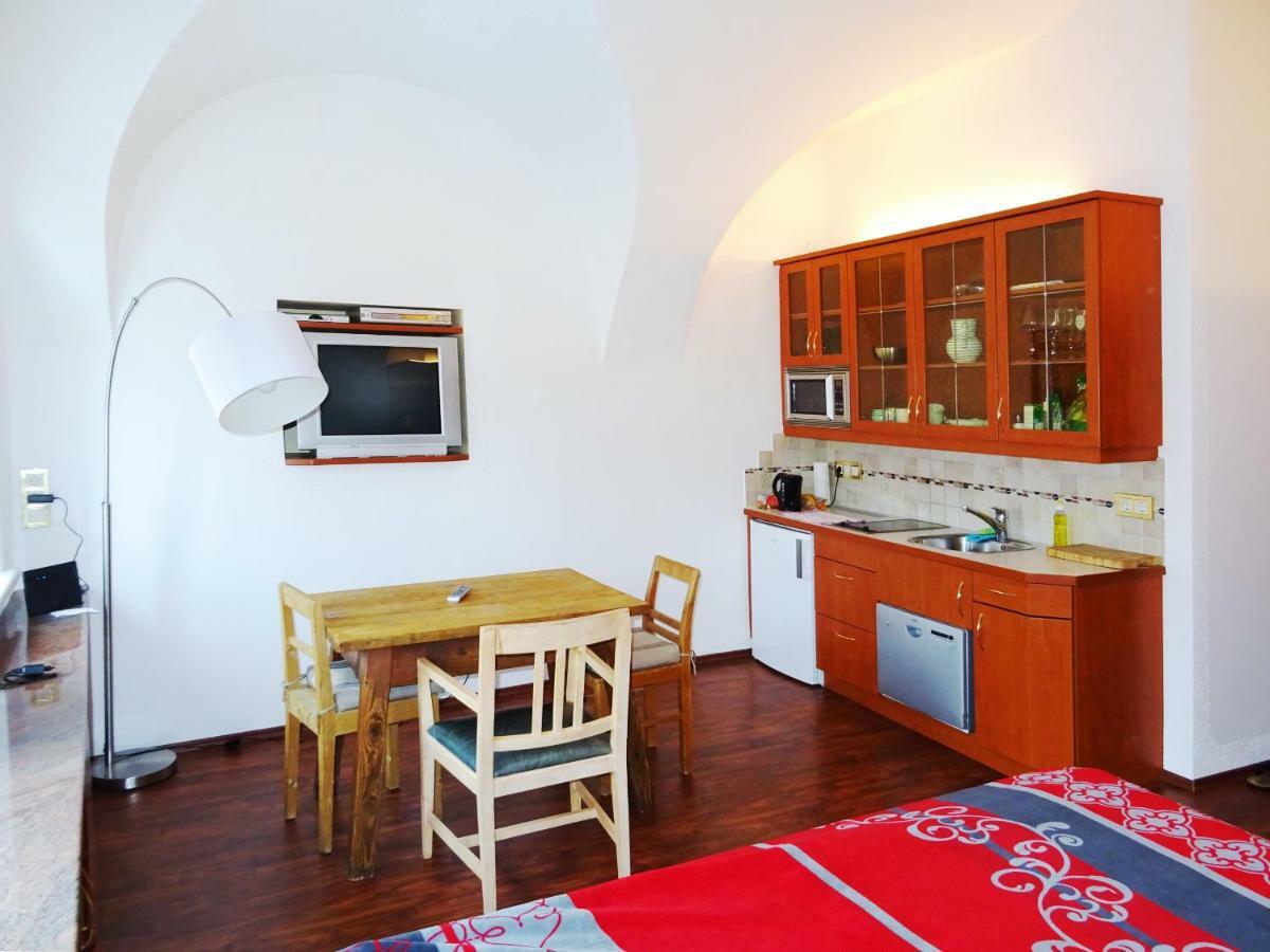 Gewoelbezimmer Am Marktplatz Gmunden Exterior foto